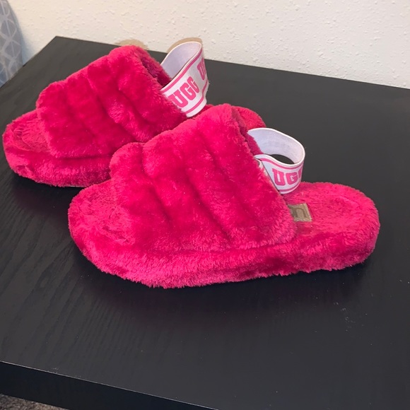 Ugg slides - Picture 1 of 1